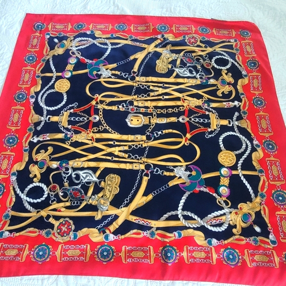 MADE IN ITALY VINTAGE ART OF SCARF  34X35 IN EXCELLENT CONDITION - Picture 1 of 6